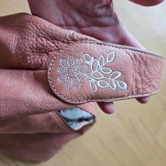 Isabella Fiore Blush/Peach Leather Floral Embroidered Hobo bag Garden Feminine - Picture 9 of 12